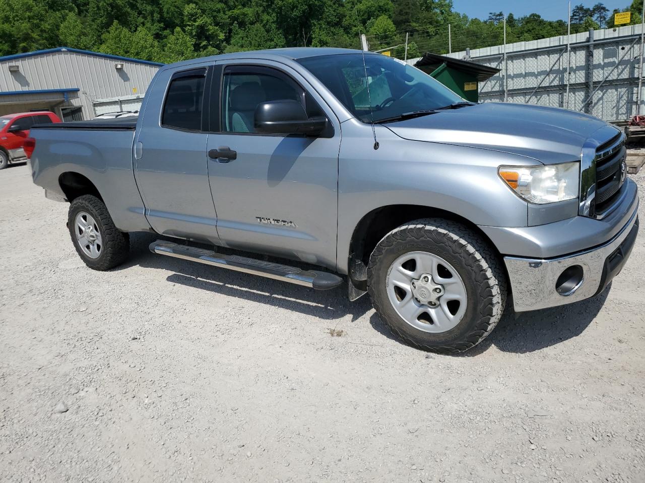 Photo 3 VIN: 5TFUM5F16AX015677 - TOYOTA TUNDRA 