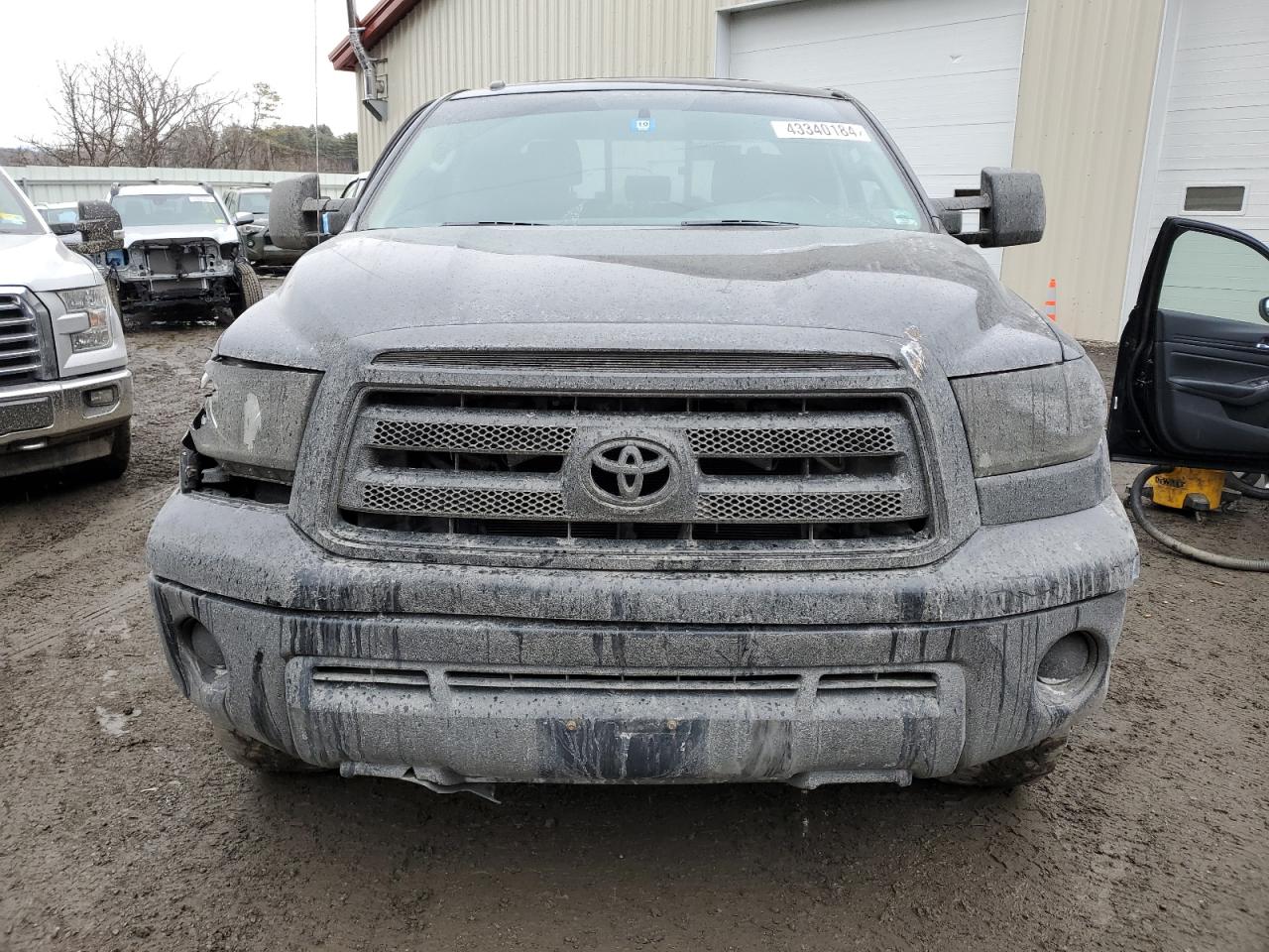 Photo 4 VIN: 5TFUM5F16BX022470 - TOYOTA TUNDRA 