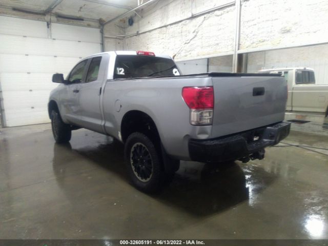 Photo 2 VIN: 5TFUM5F16CX037665 - TOYOTA TUNDRA 4WD TRUCK 