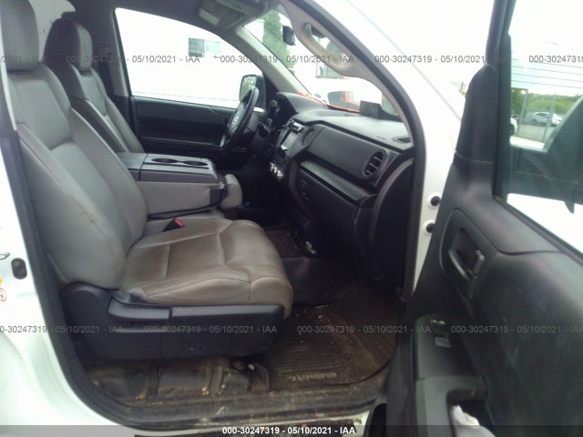 Photo 4 VIN: 5TFUM5F16KX080501 - TOYOTA TUNDRA 