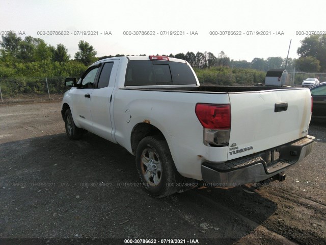 Photo 2 VIN: 5TFUM5F17BX024857 - TOYOTA TUNDRA 4WD TRUCK 