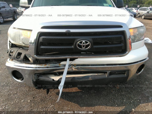 Photo 5 VIN: 5TFUM5F17BX024857 - TOYOTA TUNDRA 4WD TRUCK 