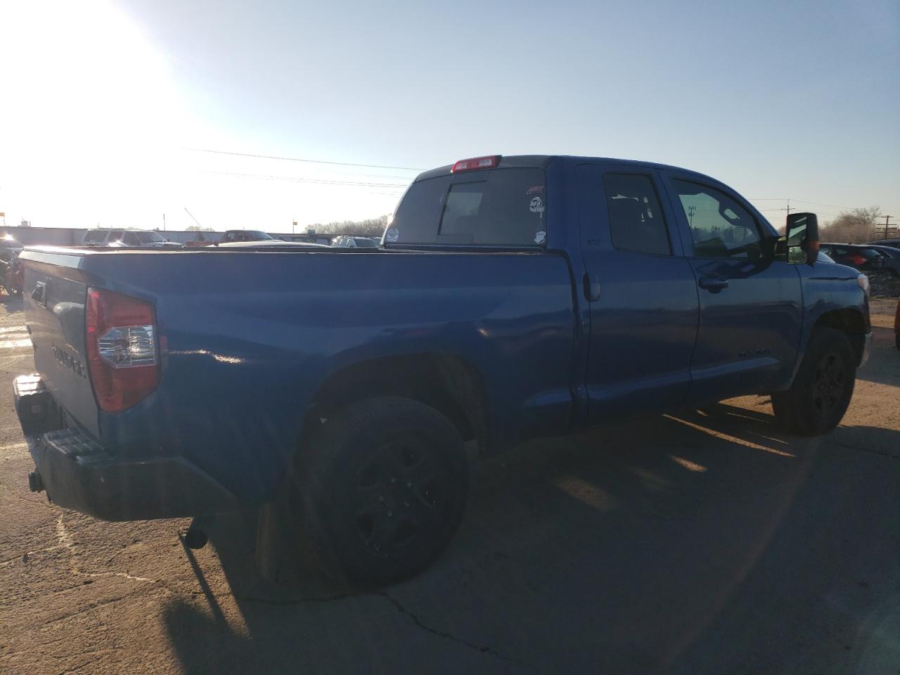 Photo 2 VIN: 5TFUM5F17FX059310 - TOYOTA TUNDRA 