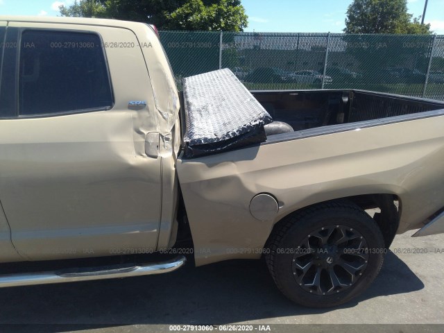 Photo 5 VIN: 5TFUM5F17JX077699 - TOYOTA TUNDRA 4WD 