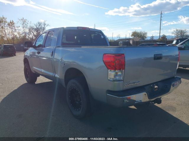 Photo 2 VIN: 5TFUM5F18AX001585 - TOYOTA TUNDRA 