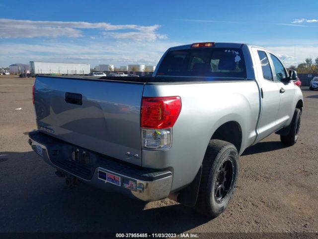 Photo 3 VIN: 5TFUM5F18AX001585 - TOYOTA TUNDRA 