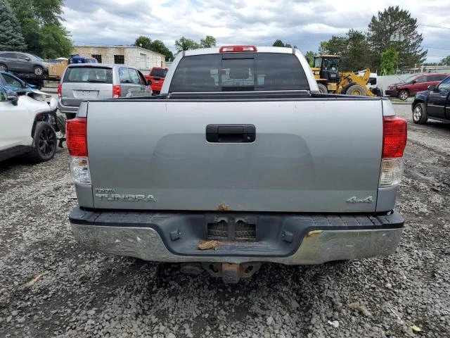 Photo 5 VIN: 5TFUM5F18AX004681 - TOYOTA TUNDRA DOU 