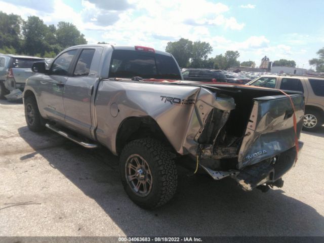 Photo 2 VIN: 5TFUM5F18AX008097 - TOYOTA TUNDRA 4WD TRUCK 