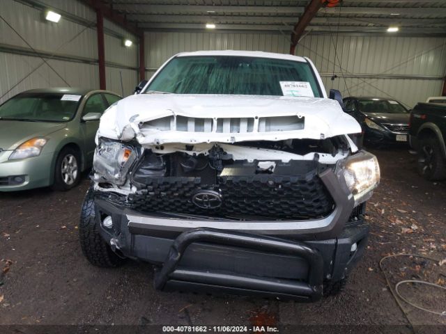 Photo 5 VIN: 5TFUM5F18KX081777 - TOYOTA TUNDRA 