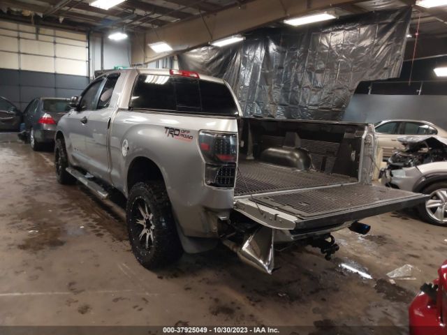 Photo 2 VIN: 5TFUM5F19AX012272 - TOYOTA TUNDRA 4WD TRUCK 