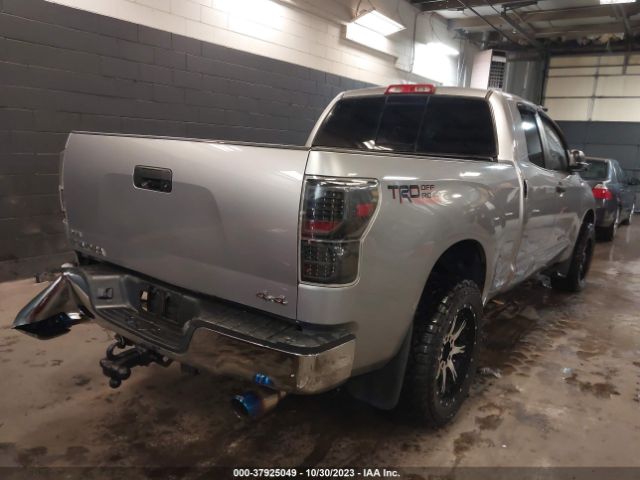 Photo 3 VIN: 5TFUM5F19AX012272 - TOYOTA TUNDRA 4WD TRUCK 