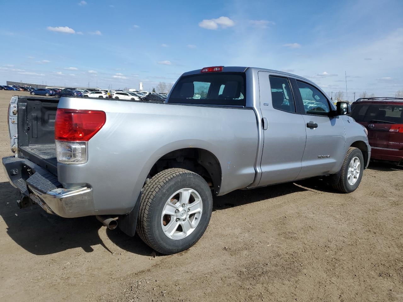 Photo 2 VIN: 5TFUM5F19BX025198 - TOYOTA TUNDRA 