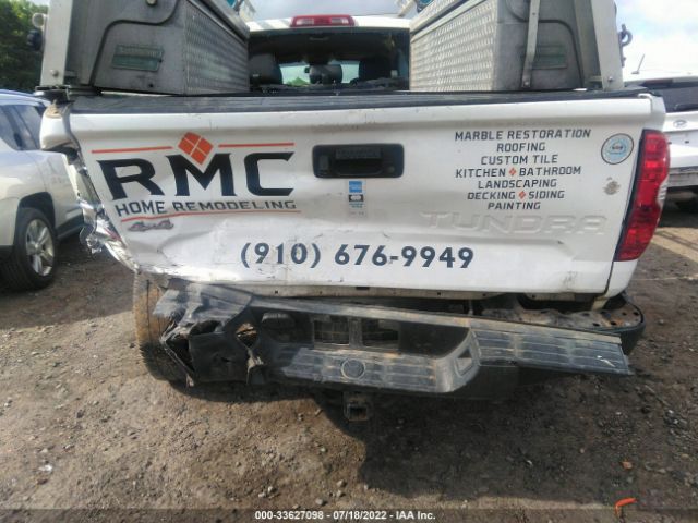 Photo 5 VIN: 5TFUM5F19EX050980 - TOYOTA TUNDRA 4WD TRUCK 