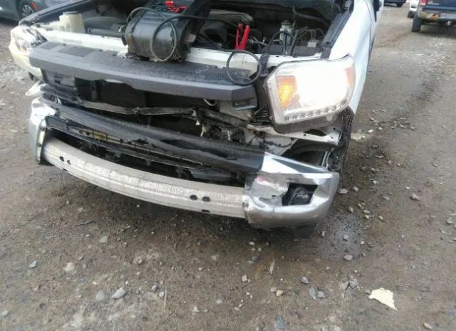 Photo 5 VIN: 5TFUM5F19FX061270 - TOYOTA TUNDRA 4WD TRUCK 