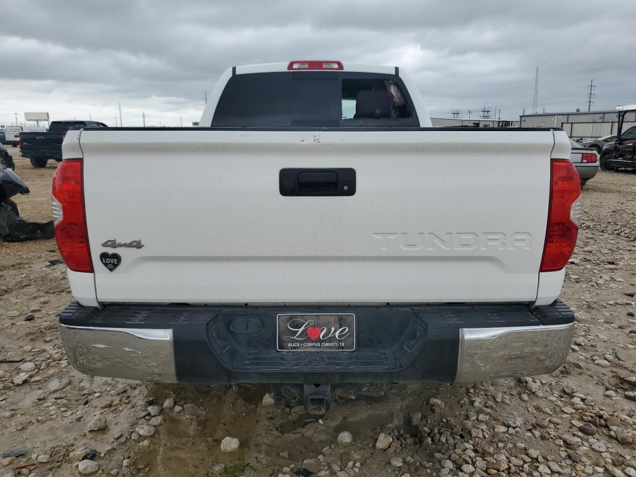 Photo 5 VIN: 5TFUM5F19JX076554 - TOYOTA TUNDRA 