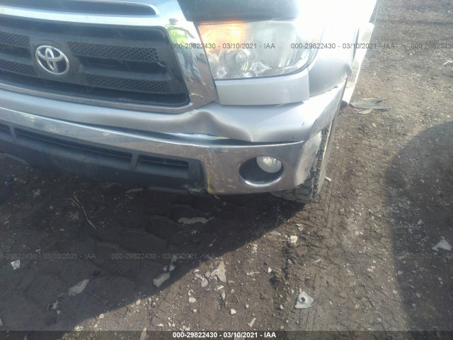 Photo 5 VIN: 5TFUM5F1XCX036602 - TOYOTA TUNDRA 4WD TRUCK 