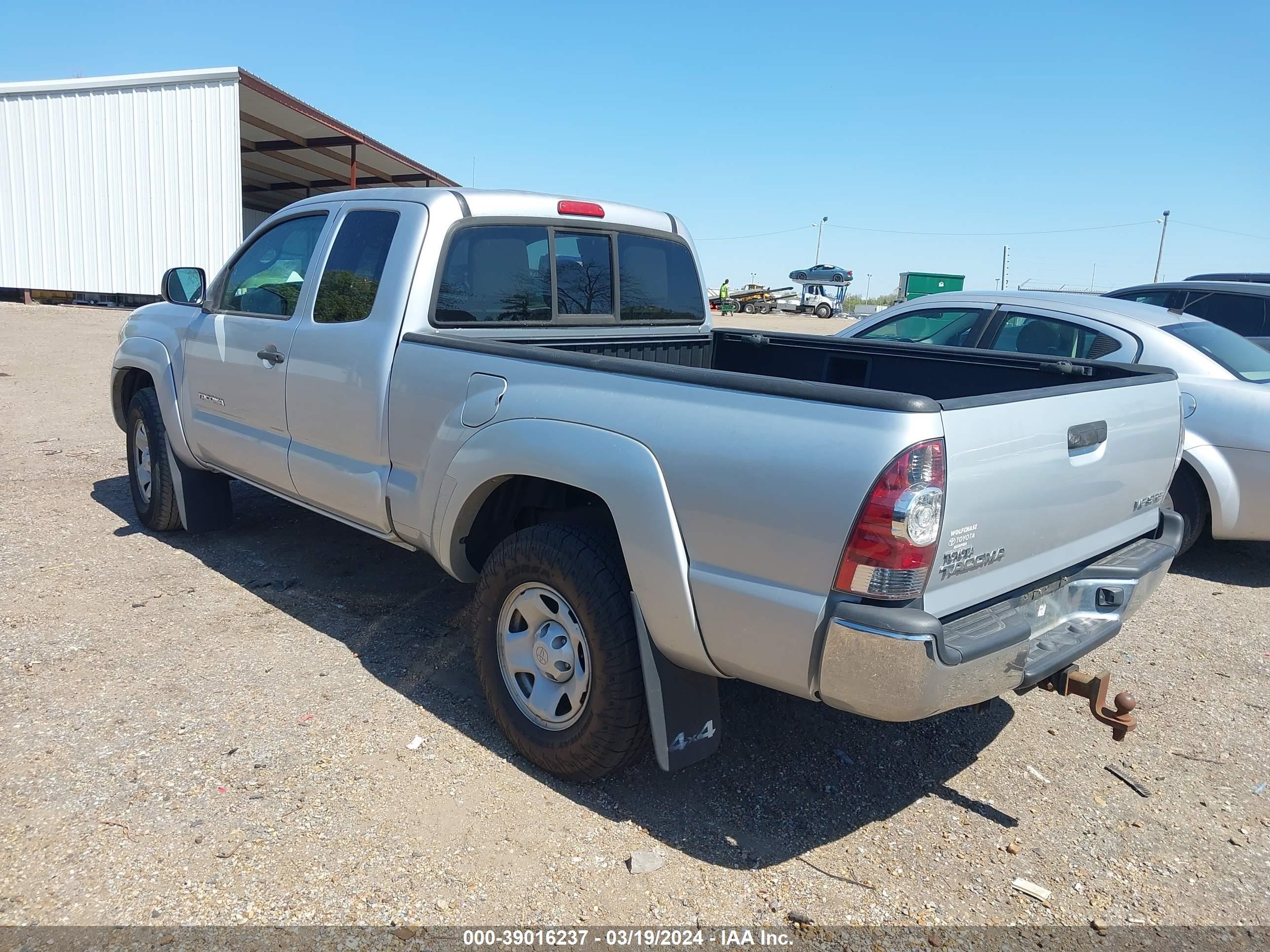 Photo 2 VIN: 5TFUU4EN3BX006158 - TOYOTA TACOMA 