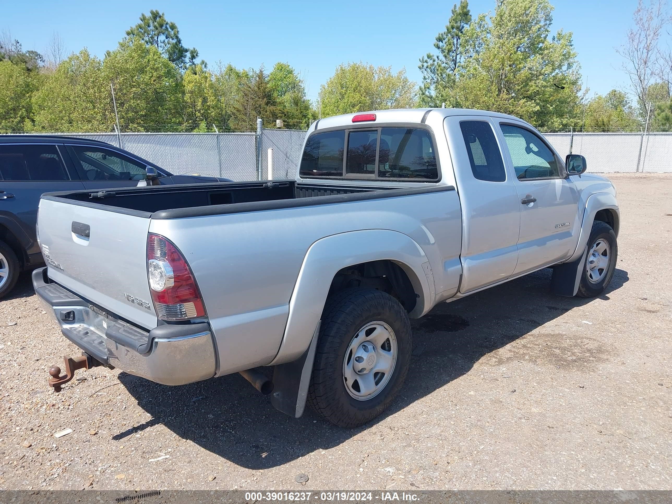 Photo 3 VIN: 5TFUU4EN3BX006158 - TOYOTA TACOMA 