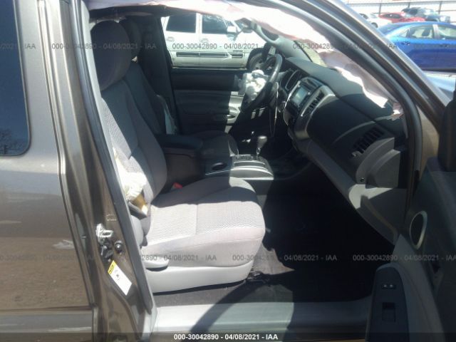 Photo 4 VIN: 5TFUU4EN4FX123897 - TOYOTA TACOMA 