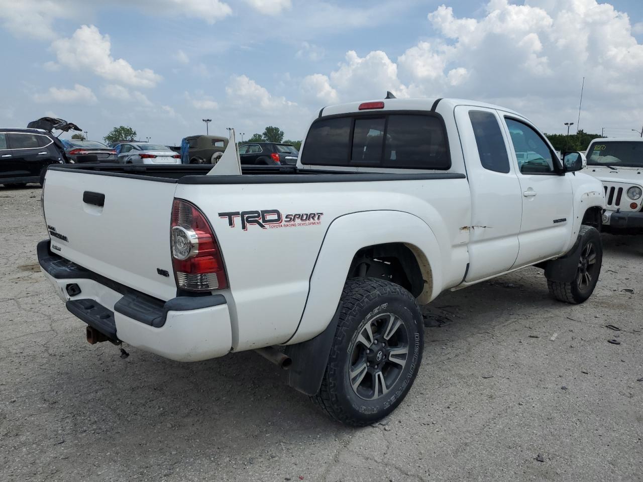 Photo 2 VIN: 5TFUU4EN9FX111681 - TOYOTA TACOMA 