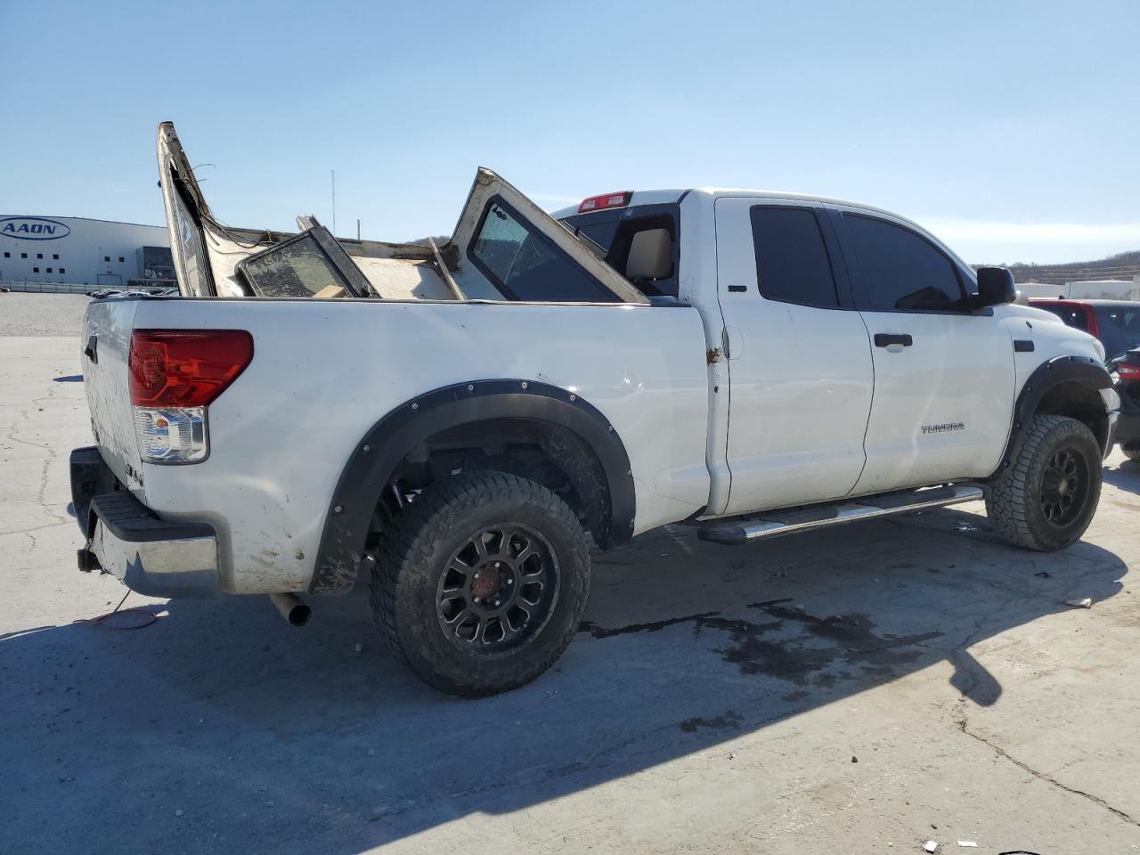 Photo 2 VIN: 5TFUW5F10DX294378 - TOYOTA TUNDRA 