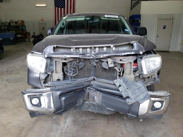 Photo 4 VIN: 5TFUW5F10GX568571 - TOYOTA TUNDRA DOU 