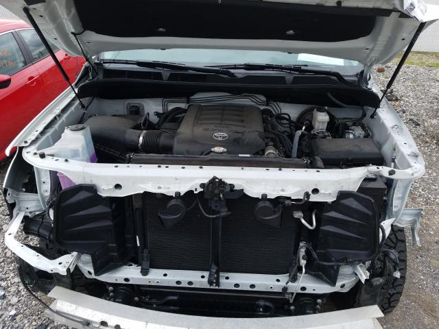 Photo 6 VIN: 5TFUW5F10KX808193 - TOYOTA TUNDRA DOU 