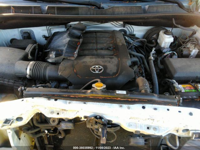 Photo 9 VIN: 5TFUW5F11GX571933 - TOYOTA TUNDRA 4WD TRUCK 