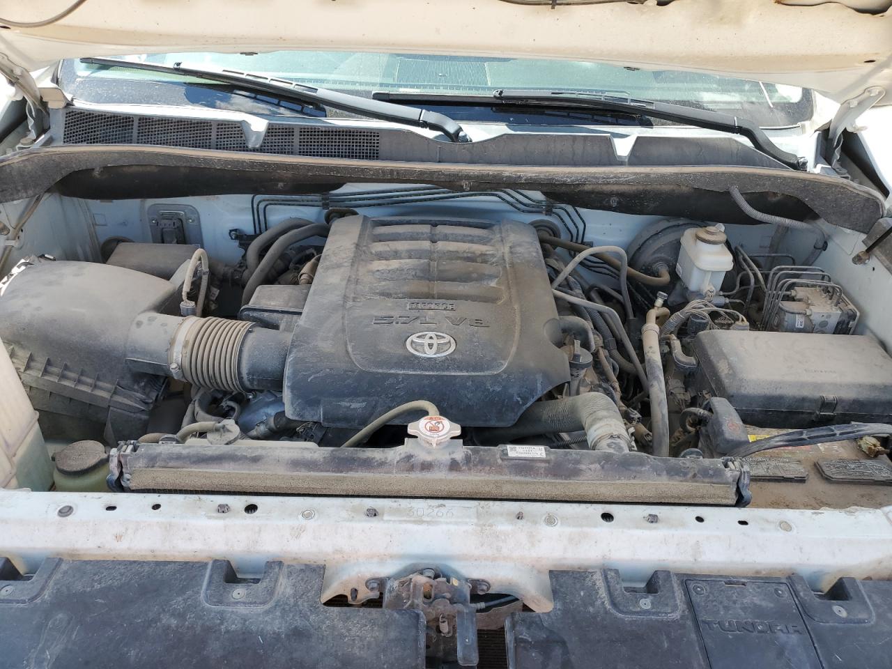 Photo 10 VIN: 5TFUW5F11JX753011 - TOYOTA TUNDRA 