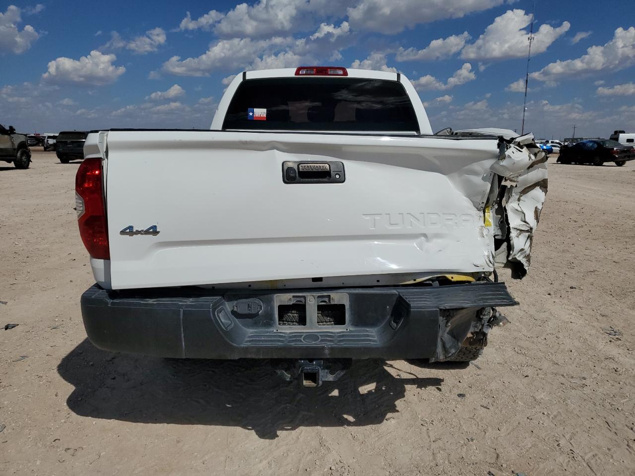 Photo 5 VIN: 5TFUW5F11JX753011 - TOYOTA TUNDRA 