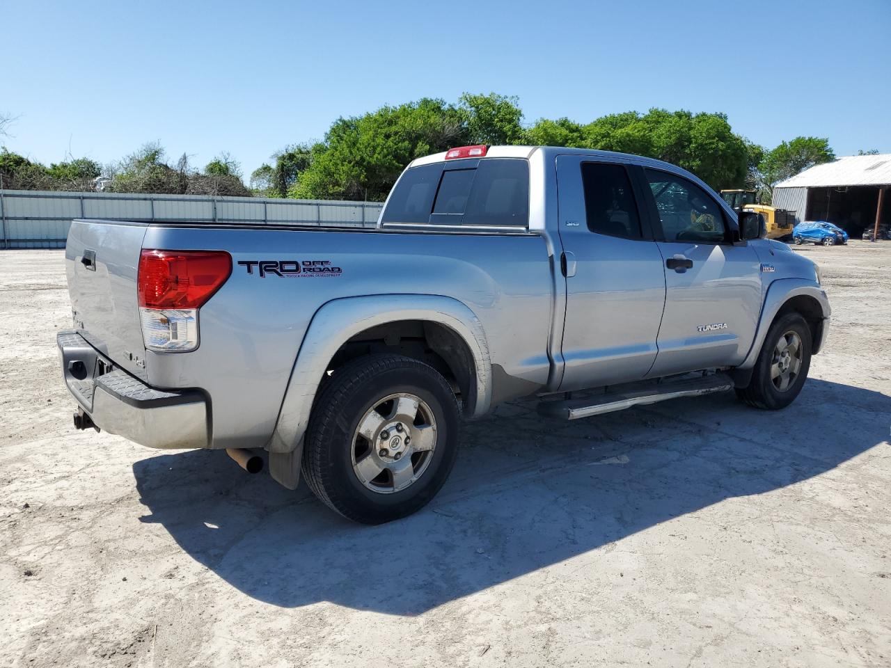 Photo 2 VIN: 5TFUW5F12BX201230 - TOYOTA TUNDRA 