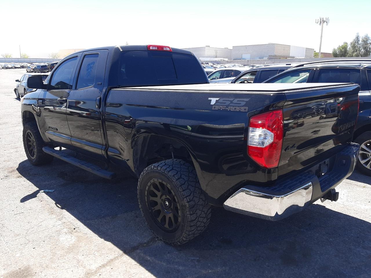 Photo 1 VIN: 5TFUW5F12HX614581 - TOYOTA TUNDRA 