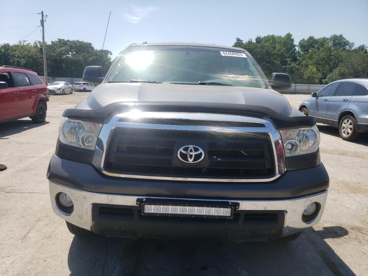 Photo 4 VIN: 5TFUW5F13BX160090 - TOYOTA TUNDRA 