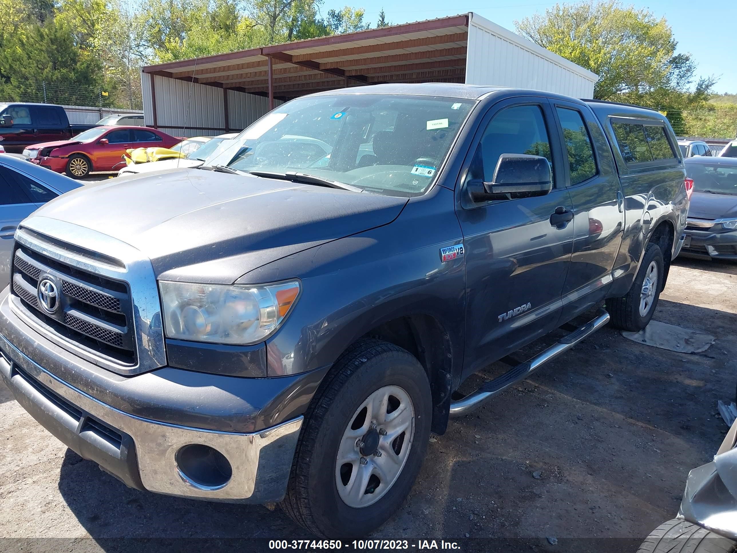 Photo 1 VIN: 5TFUW5F13BX207439 - TOYOTA TUNDRA 