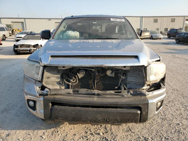 Photo 4 VIN: 5TFUW5F13HX656919 - TOYOTA TUNDRA DOU 