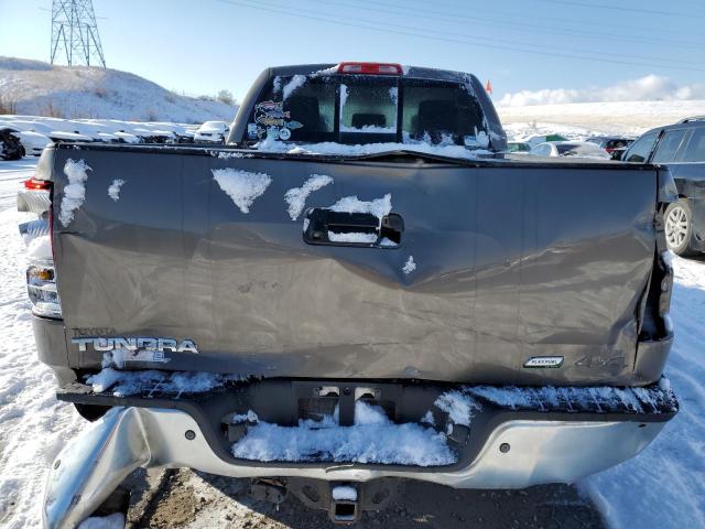 Photo 5 VIN: 5TFUW5F14AX106151 - TOYOTA TUNDRA DOU 