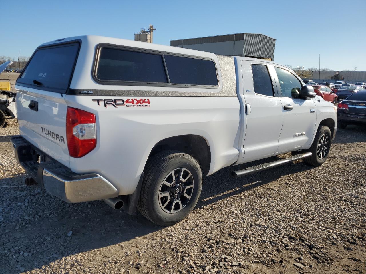 Photo 2 VIN: 5TFUW5F14HX663426 - TOYOTA TUNDRA 