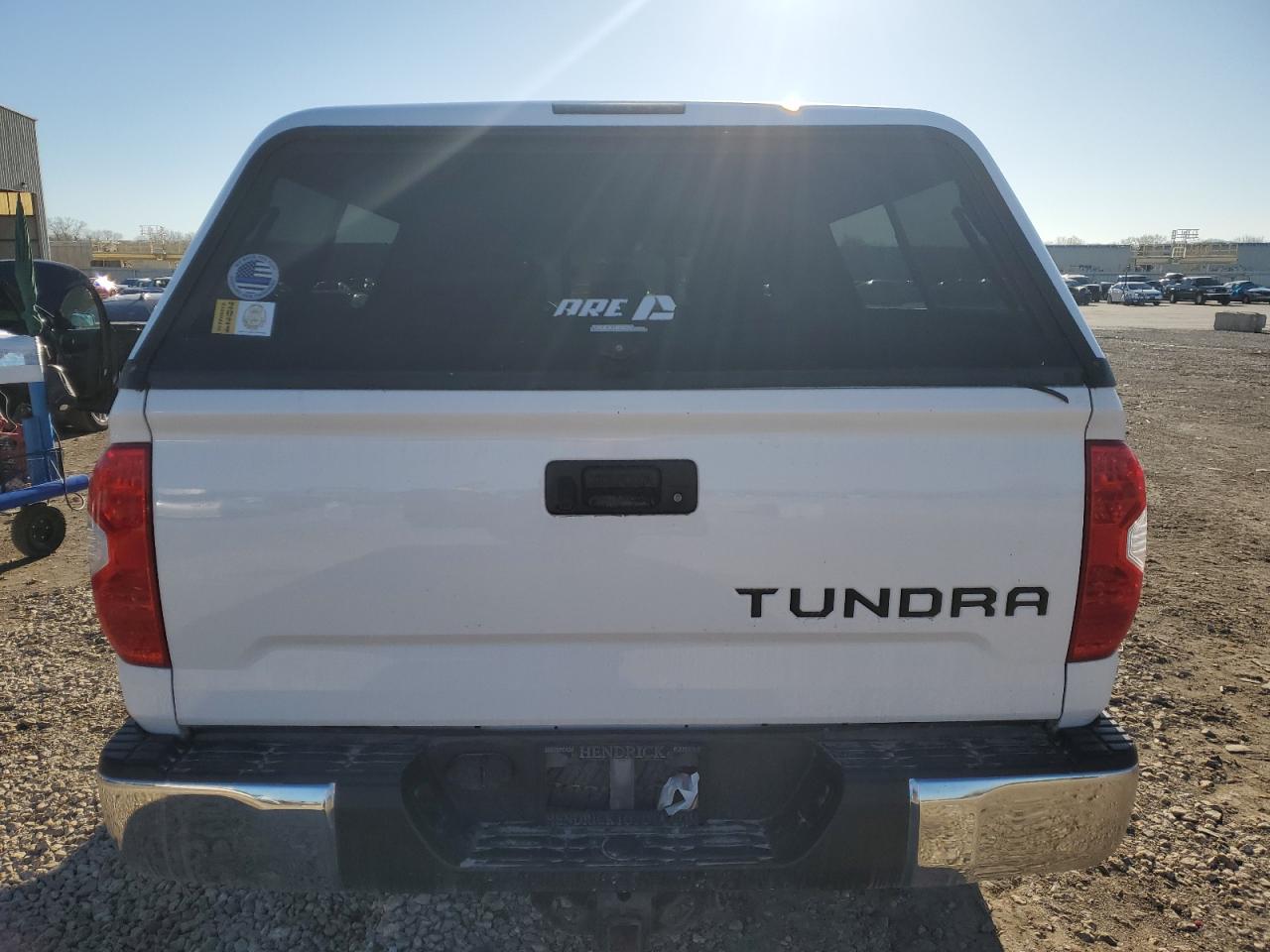 Photo 5 VIN: 5TFUW5F14HX663426 - TOYOTA TUNDRA 