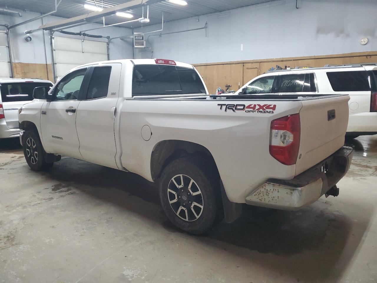 Photo 1 VIN: 5TFUW5F14JX725820 - TOYOTA TUNDRA 