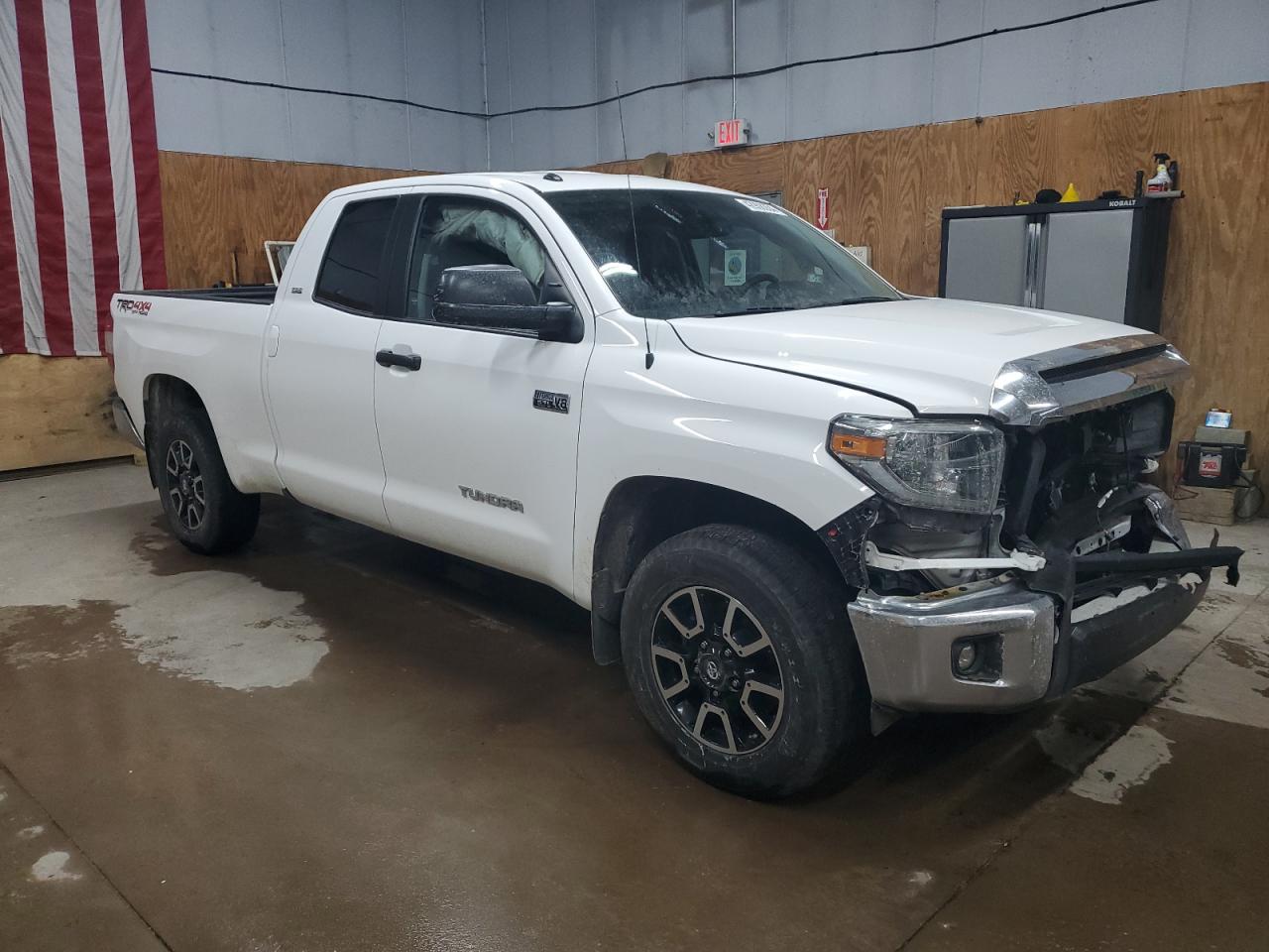 Photo 3 VIN: 5TFUW5F14JX725820 - TOYOTA TUNDRA 