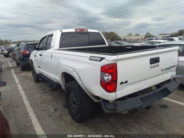 Photo 2 VIN: 5TFUW5F14JX762057 - TOYOTA TUNDRA 4WD 