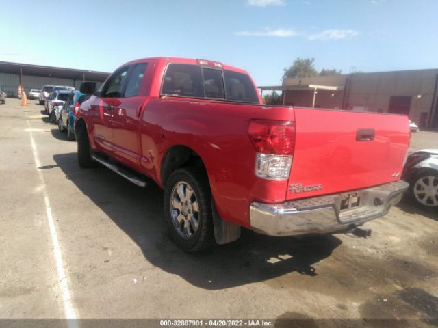 Photo 2 VIN: 5TFUW5F15AX137621 - TOYOTA TUNDRA 4WD TRUCK 