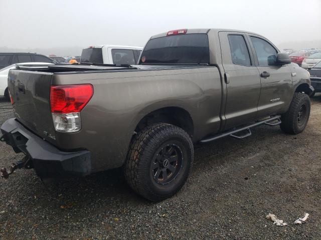 Photo 2 VIN: 5TFUW5F16AX099610 - TOYOTA TUNDRA DOU 