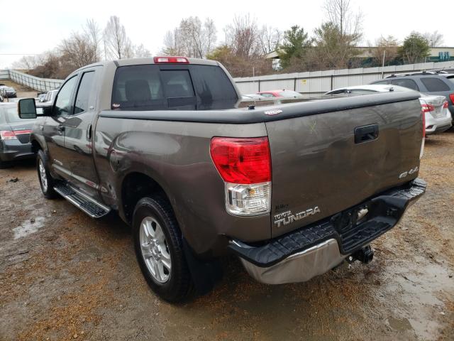 Photo 2 VIN: 5TFUW5F16AX126353 - TOYOTA TUNDRA DOU 