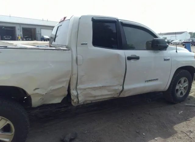 Photo 5 VIN: 5TFUW5F16EX375399 - TOYOTA TUNDRA 4WD TRUCK 