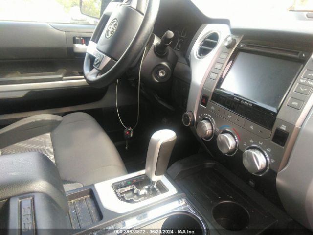 Photo 4 VIN: 5TFUW5F16JX706699 - TOYOTA TUNDRA 