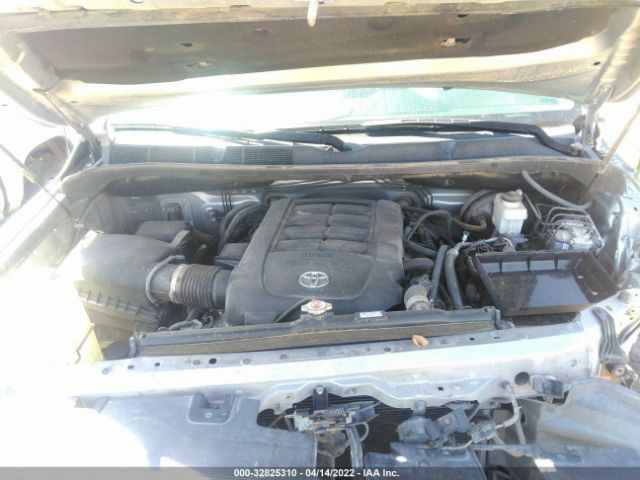 Photo 9 VIN: 5TFUW5F16JX718058 - TOYOTA TUNDRA 4WD 