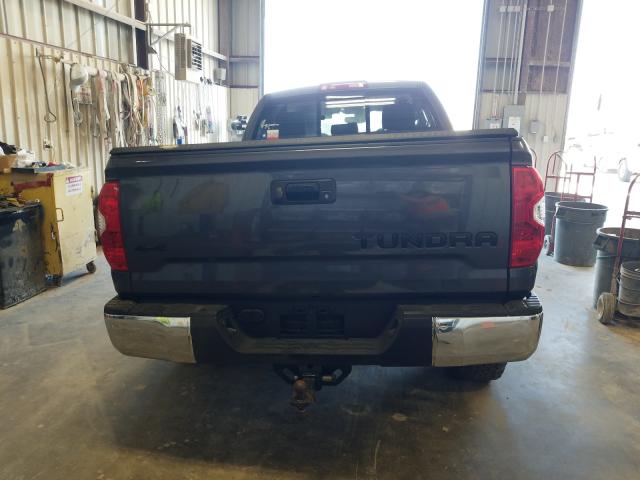 Photo 9 VIN: 5TFUW5F16JX769284 - TOYOTA TUNDRA DOU 