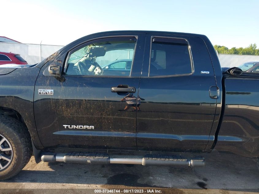 Photo 13 VIN: 5TFUW5F17JX700636 - TOYOTA TUNDRA 