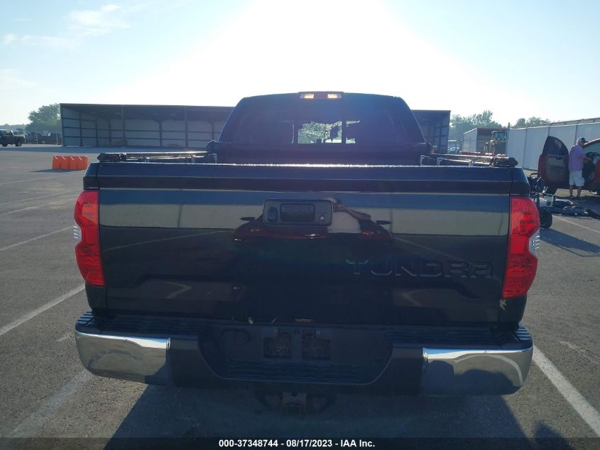 Photo 15 VIN: 5TFUW5F17JX700636 - TOYOTA TUNDRA 